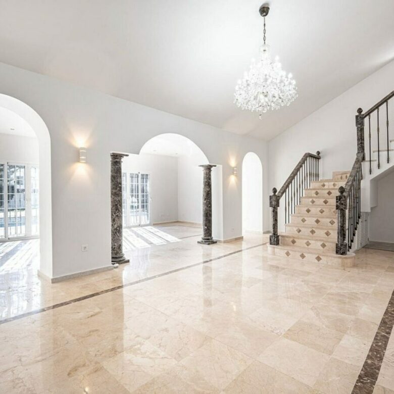 Family villa with pool on a large plot in the golf valley, Nueva Andalucia, Marbella