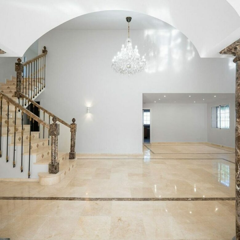 Family villa with pool on a large plot in the golf valley, Nueva Andalucia, Marbella
