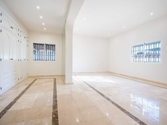 Family villa with pool on a large plot in the golf valley, Nueva Andalucia, Marbella