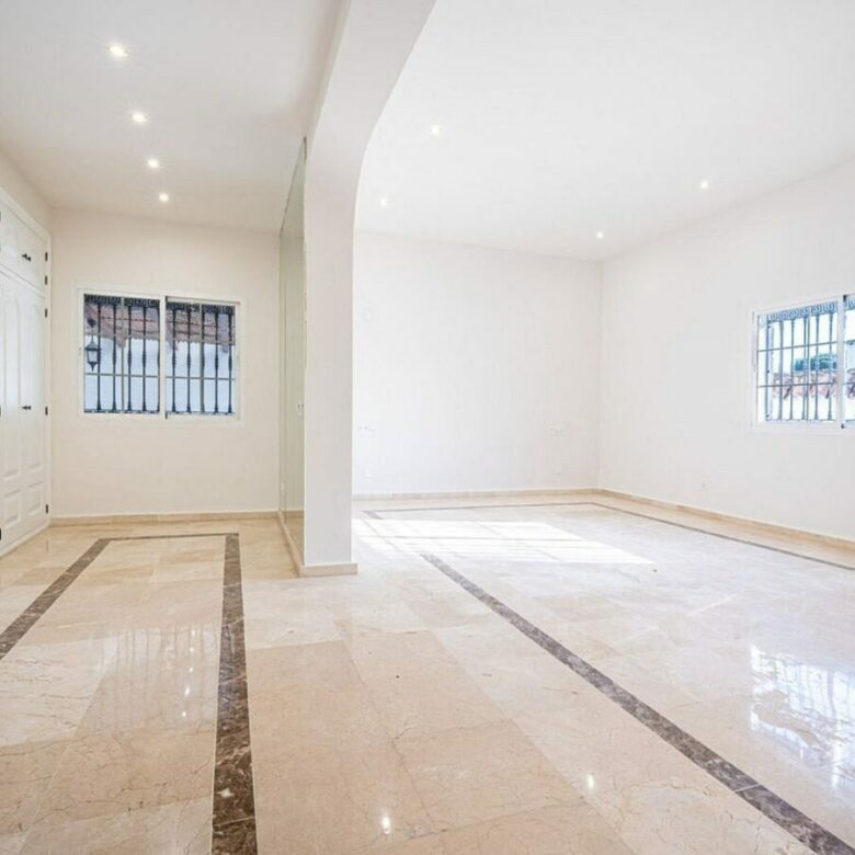Family villa with pool on a large plot in the golf valley, Nueva Andalucia, Marbella