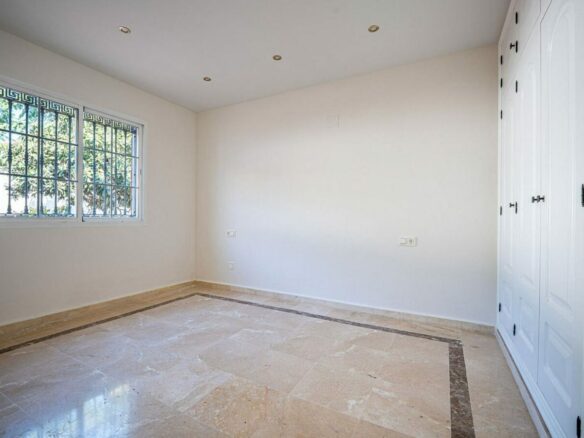 Family villa with pool on a large plot in the golf valley, Nueva Andalucia, Marbella