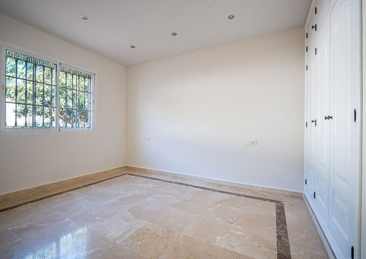 Family villa with pool on a large plot in the golf valley, Nueva Andalucia, Marbella