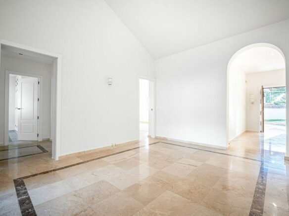 Family villa with pool on a large plot in the golf valley, Nueva Andalucia, Marbella