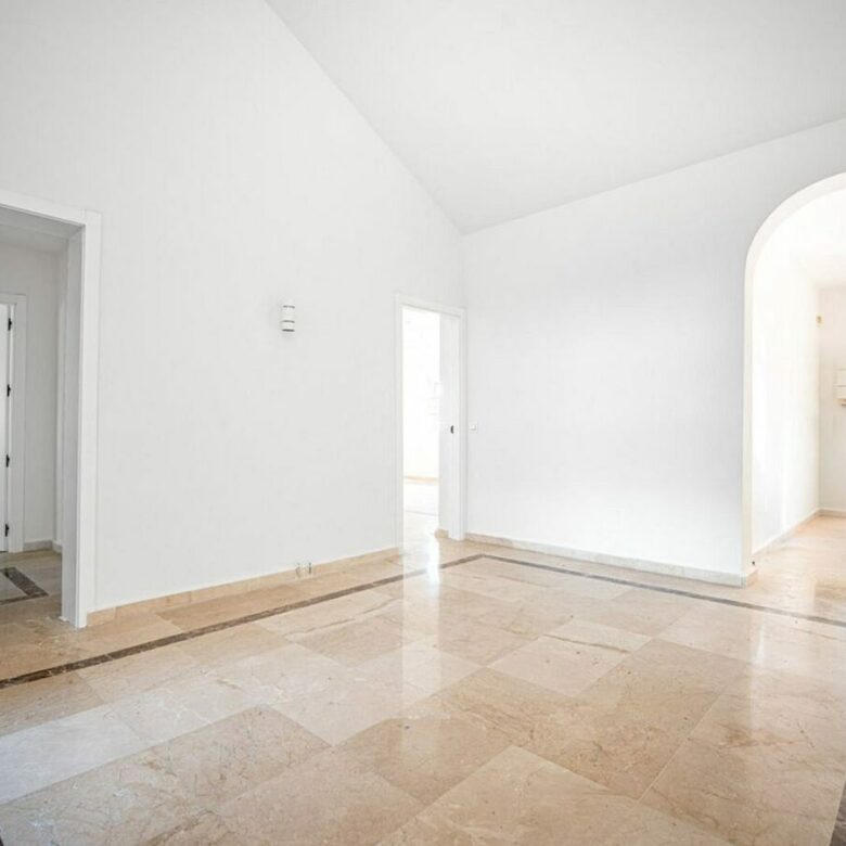 Family villa with pool on a large plot in the golf valley, Nueva Andalucia, Marbella