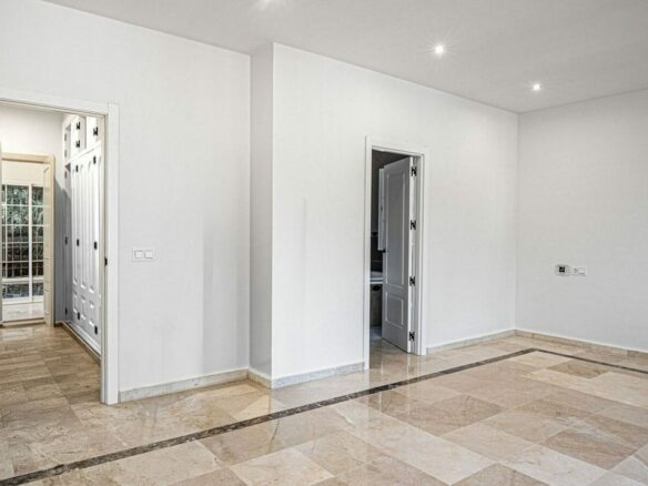 Family villa with pool on a large plot in the golf valley, Nueva Andalucia, Marbella