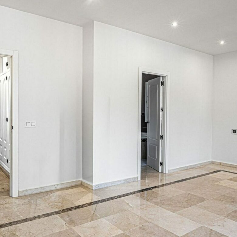 Family villa with pool on a large plot in the golf valley, Nueva Andalucia, Marbella