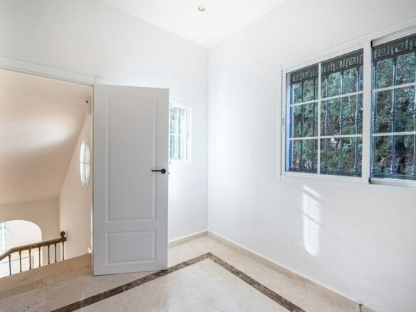 Family villa with pool on a large plot in the golf valley, Nueva Andalucia, Marbella