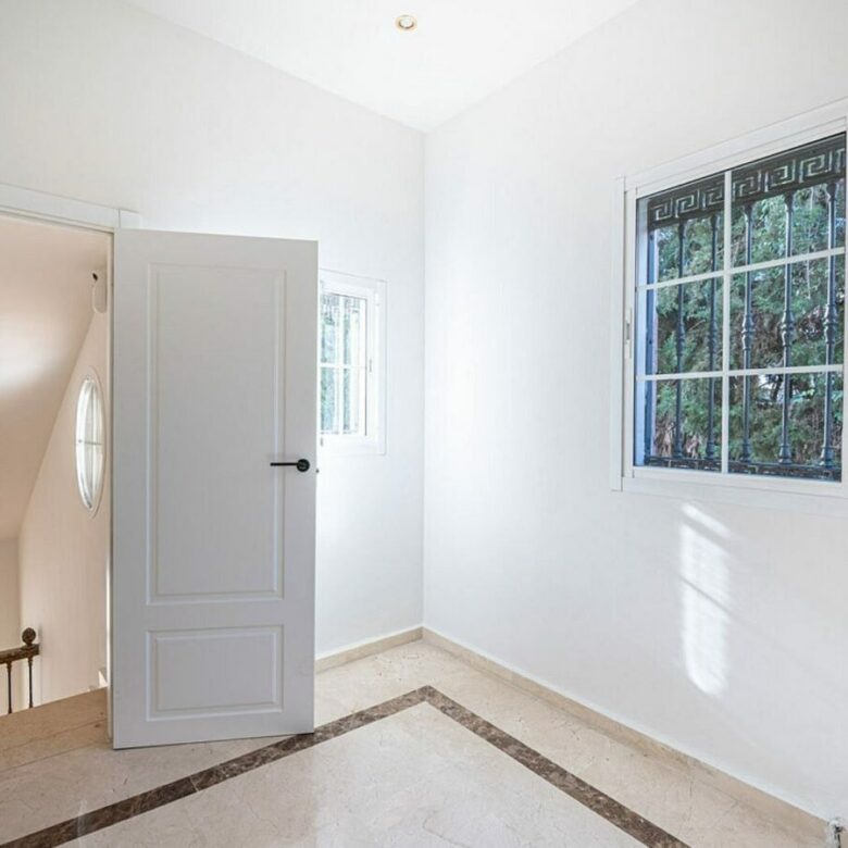 Family villa with pool on a large plot in the golf valley, Nueva Andalucia, Marbella