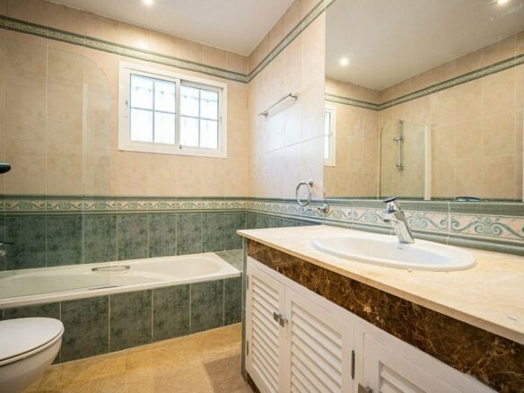 Family villa with pool on a large plot in the golf valley, Nueva Andalucia, Marbella