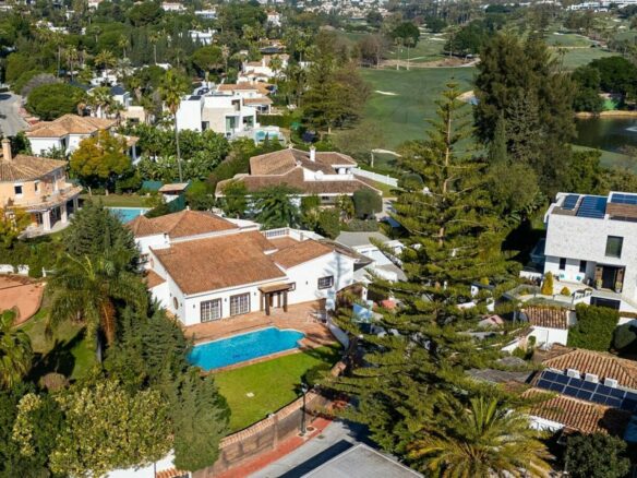Family villa with pool on a large plot in the golf valley, Nueva Andalucia, Marbella