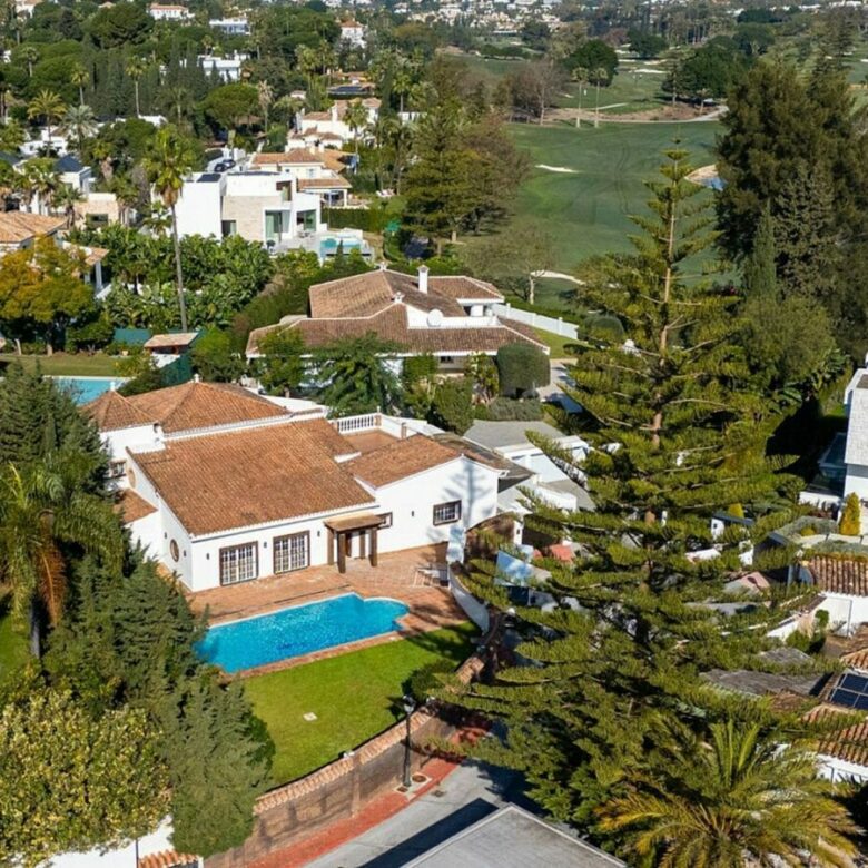 Family villa with pool on a large plot in the golf valley, Nueva Andalucia, Marbella