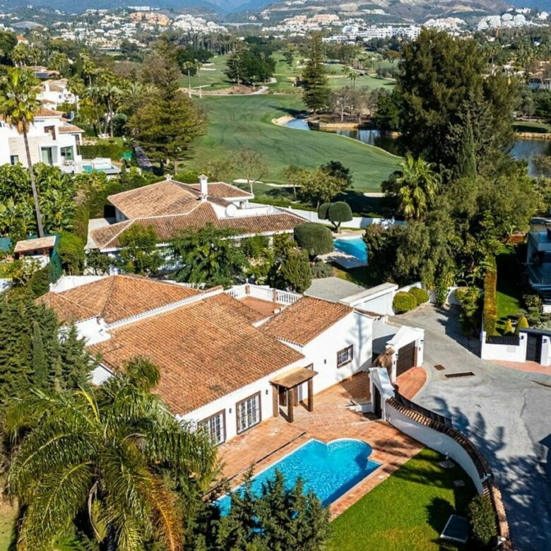 Family villa with pool on a large plot in the golf valley, Nueva Andalucia, Marbella