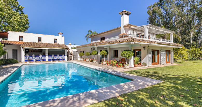 For sale – 2nd Line Beach Villa Cancelada , Estepona East 🌊