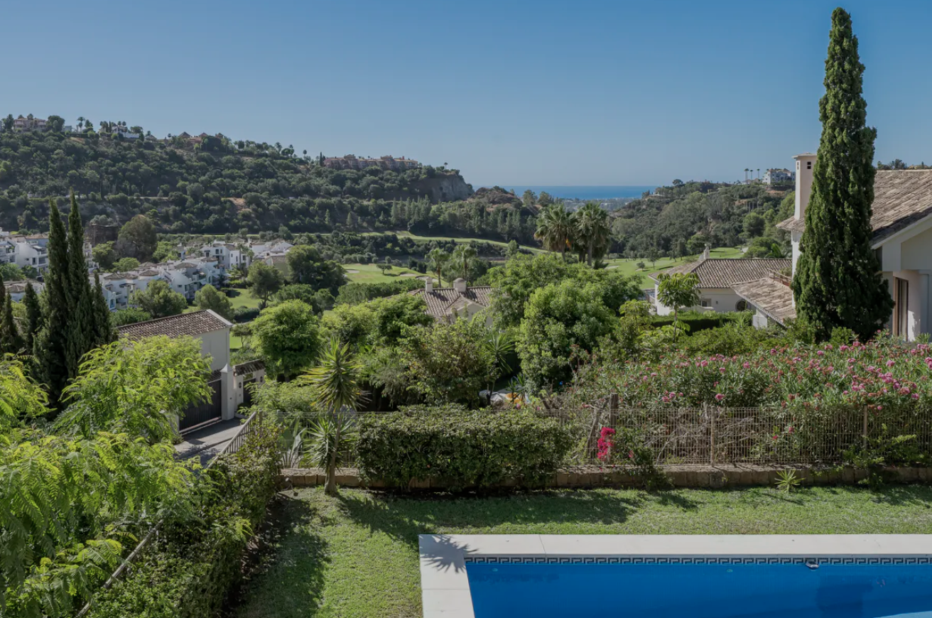 For sale / Villa with Panoramic Views & Resort-Style Living Los Arqueros 🏡, Benahavís / Marbella West 🇪🇸