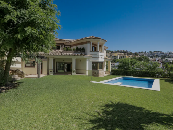 For sale / Villa with Panoramic Views & Resort-Style Living Los Arqueros 🏡, Benahavís / Marbella West 🇪🇸