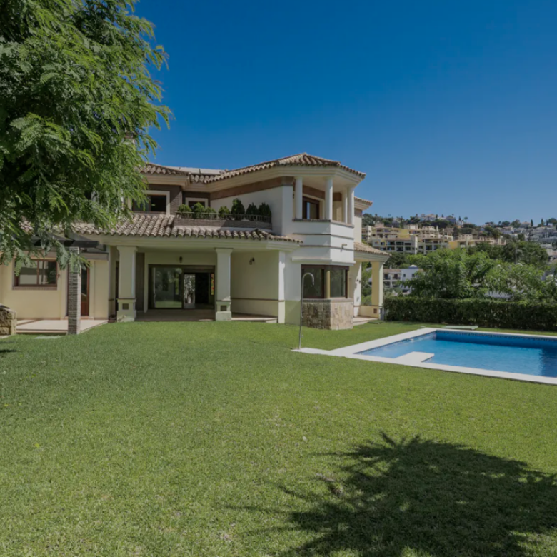 For sale / Villa with Panoramic Views & Resort-Style Living Los Arqueros 🏡, Benahavís / Marbella West 🇪🇸