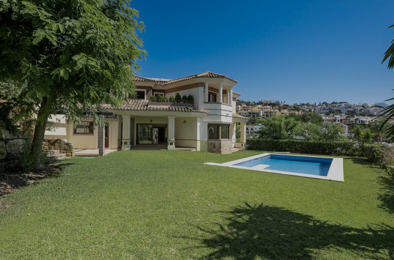 For sale / Villa with Panoramic Views & Resort-Style Living Los Arqueros 🏡, Benahavís / Marbella West 🇪🇸