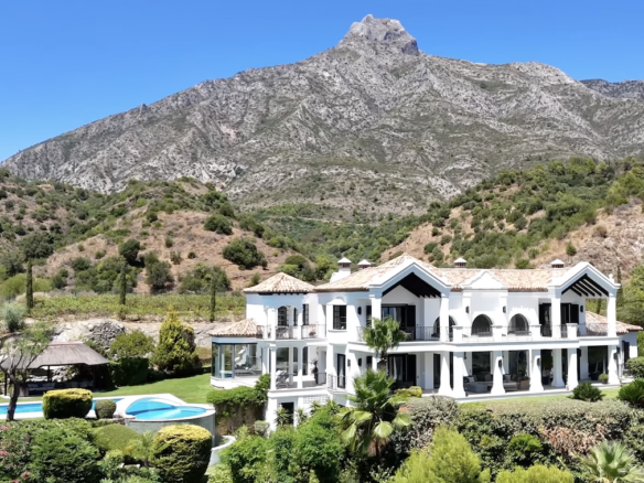 FOR SALE 🇪🇸✨ Villa · Marbella Hill Club · Golden Mile  Gated  – Seaviews 