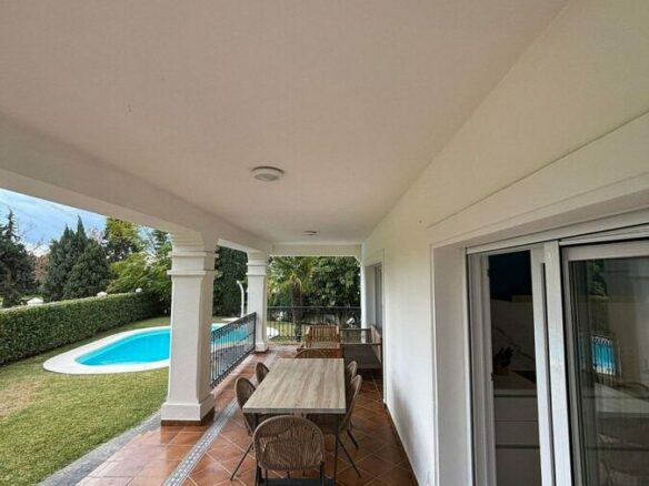 Frontline golf villa with pool in Guadalmina Alta, San Pedro de Alcantara