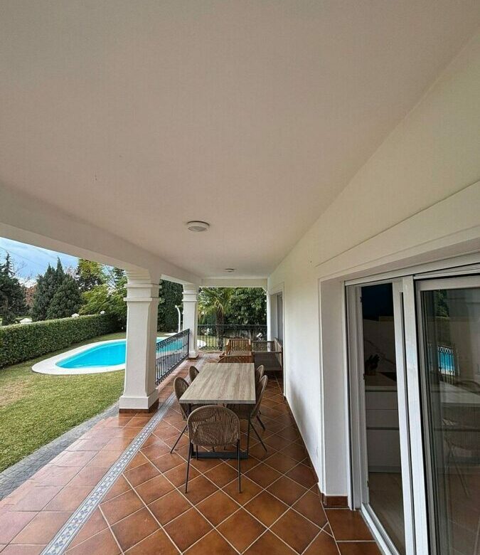 Frontline golf villa with pool in Guadalmina Alta, San Pedro de Alcantara