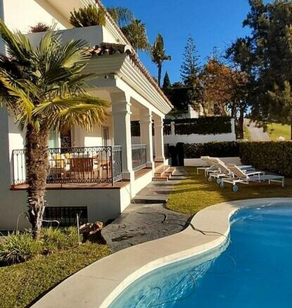 Frontline golf villa with pool in Guadalmina Alta, San Pedro de Alcantara