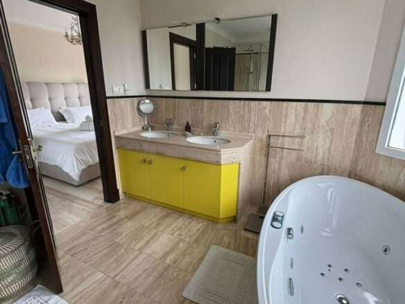 Frontline golf villa with pool in Guadalmina Alta, San Pedro de Alcantara