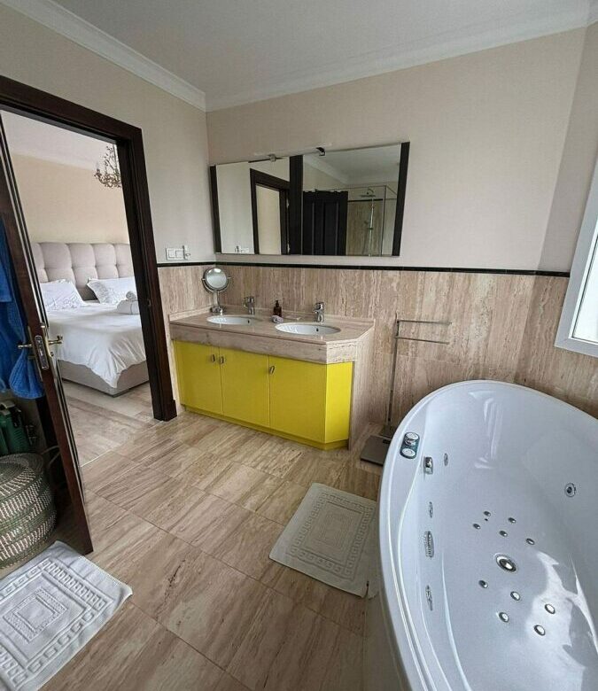 Frontline golf villa with pool in Guadalmina Alta, San Pedro de Alcantara
