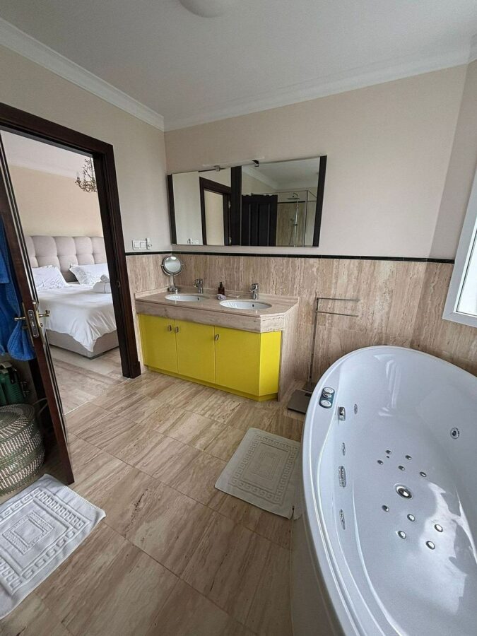 Frontline golf villa with pool in Guadalmina Alta, San Pedro de Alcantara
