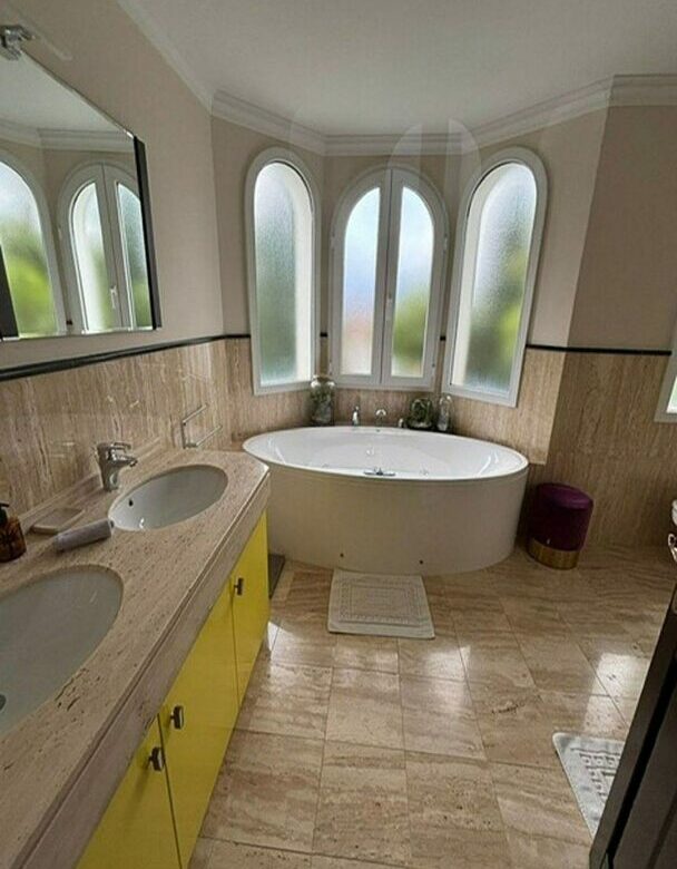 Frontline golf villa with pool in Guadalmina Alta, San Pedro de Alcantara