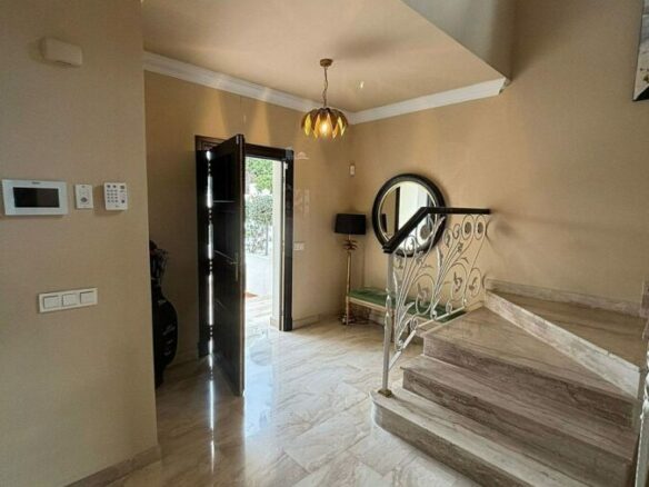 Frontline golf villa with pool in Guadalmina Alta, San Pedro de Alcantara