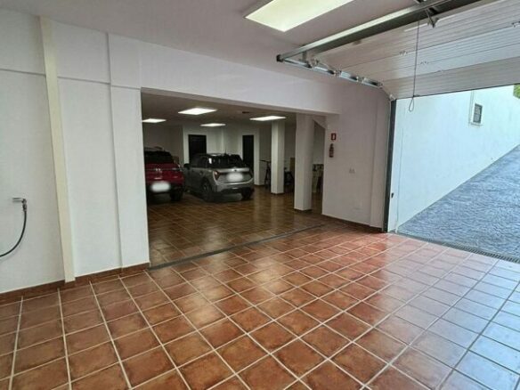 Frontline golf villa with pool in Guadalmina Alta, San Pedro de Alcantara
