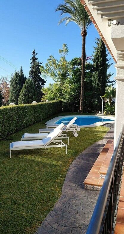 Frontline golf villa with pool in Guadalmina Alta, San Pedro de Alcantara
