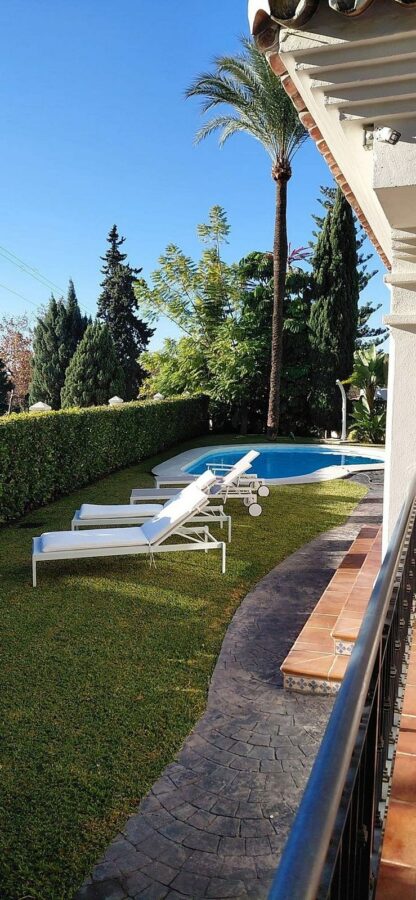 Frontline golf villa with pool in Guadalmina Alta, San Pedro de Alcantara