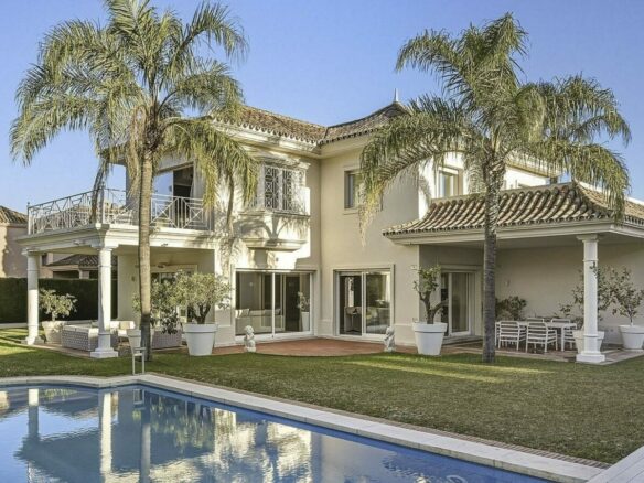 Five bedroom frontline golf villa Guadalmina Alta San Pedro