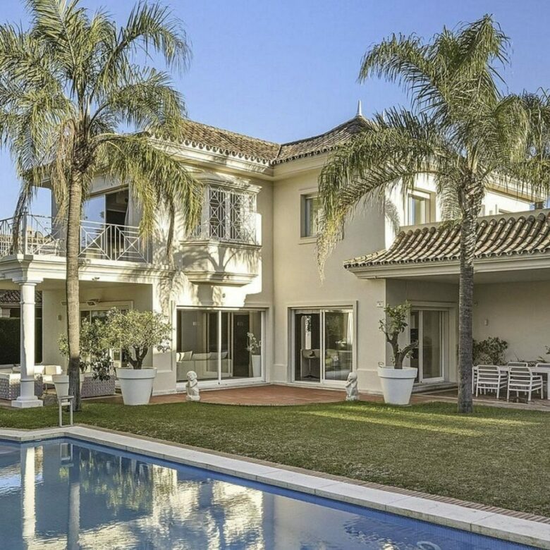 FOR SALE 🏡 Five-Bedroom Frontline Golf Villa – Guadalmina Alta, San Pedro 🇪🇸