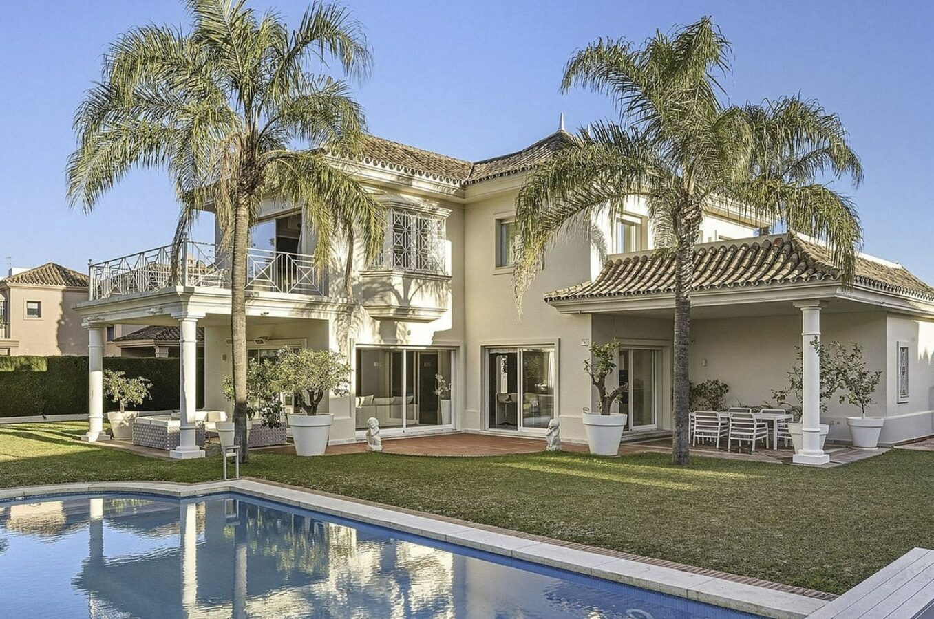 Five bedroom frontline golf villa Guadalmina Alta San Pedro