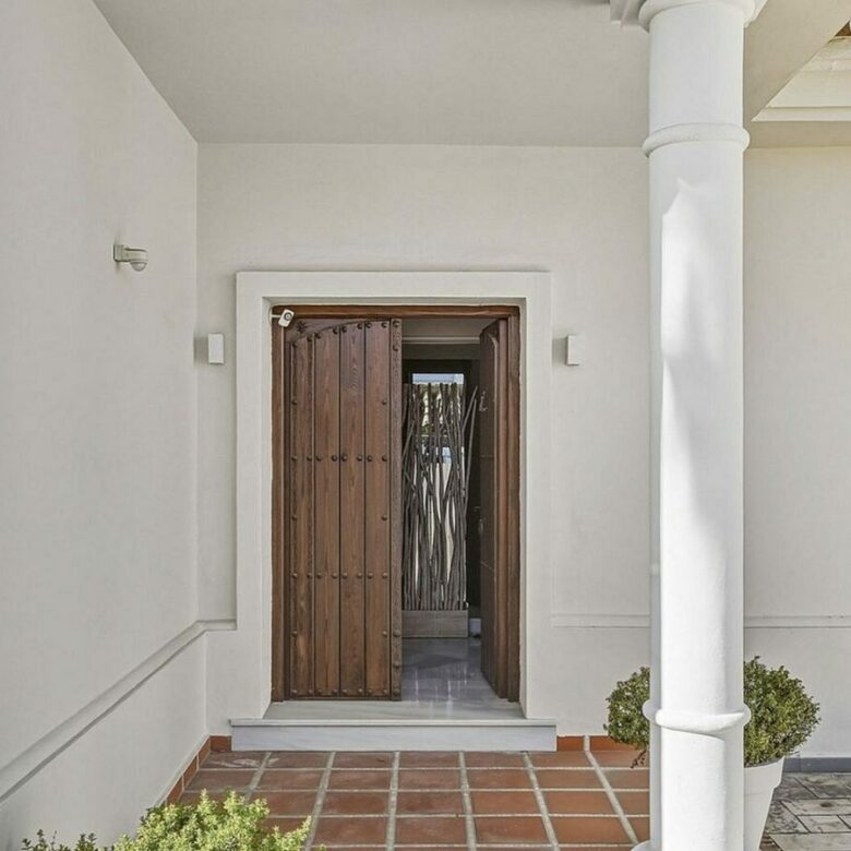 Five bedroom frontline golf villa Guadalmina Alta San Pedro
