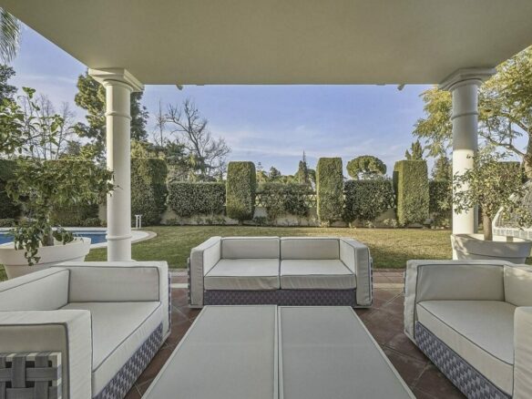 Five bedroom frontline golf villa Guadalmina Alta San Pedro