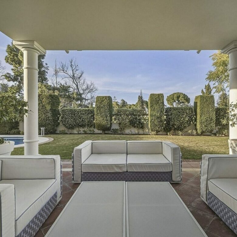 Five bedroom frontline golf villa Guadalmina Alta San Pedro