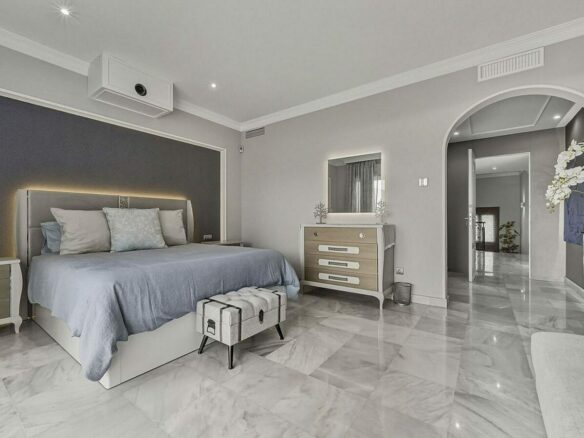 Five bedroom frontline golf villa Guadalmina Alta San Pedro