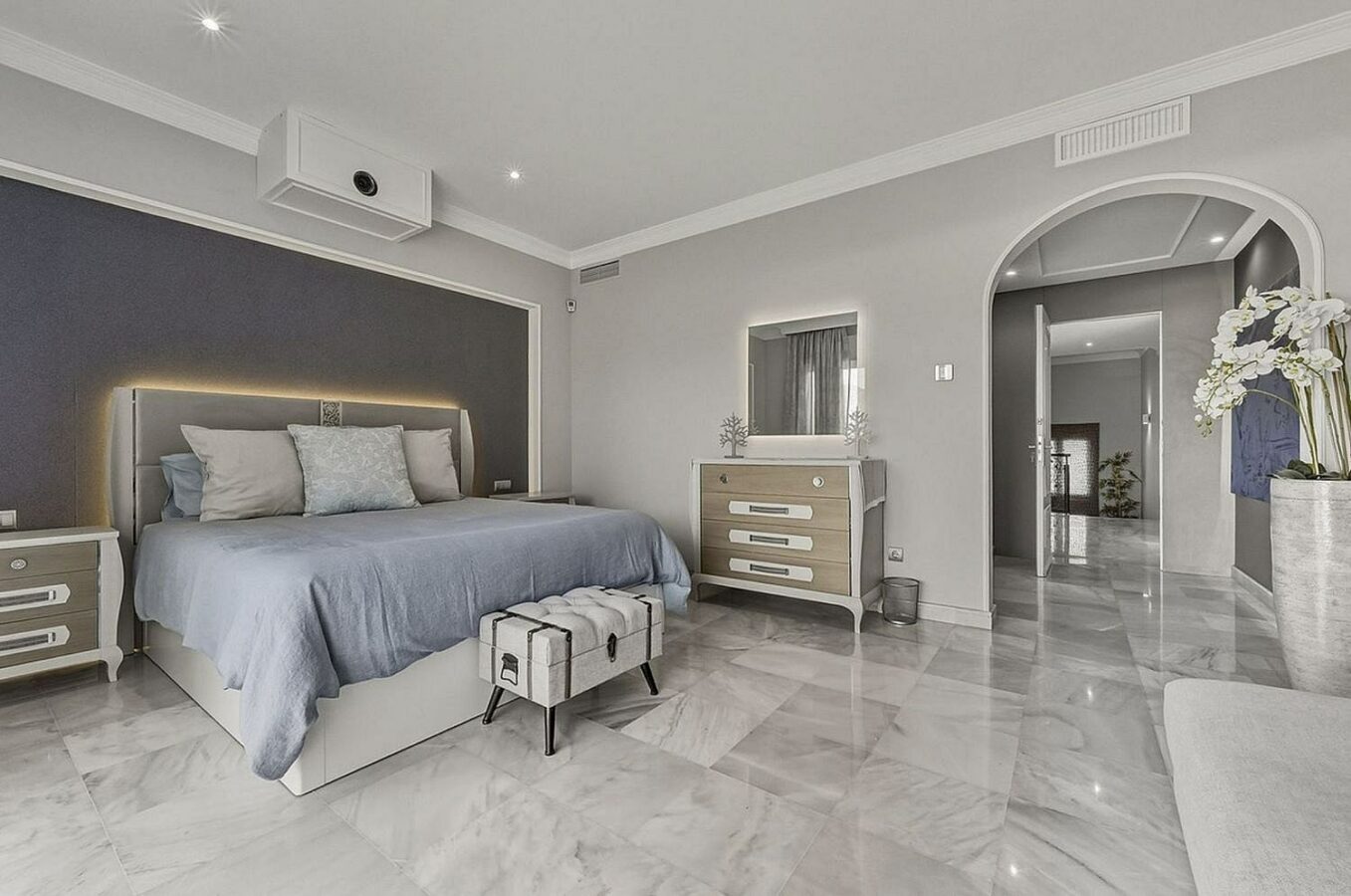 Five bedroom frontline golf villa Guadalmina Alta San Pedro