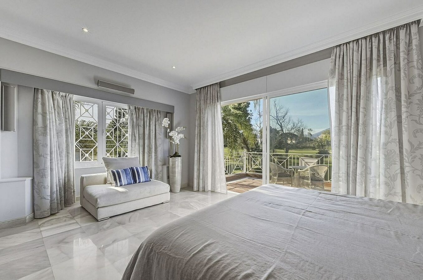 Five bedroom frontline golf villa Guadalmina Alta San Pedro