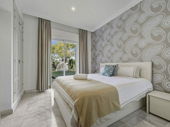 Five bedroom frontline golf villa Guadalmina Alta San Pedro