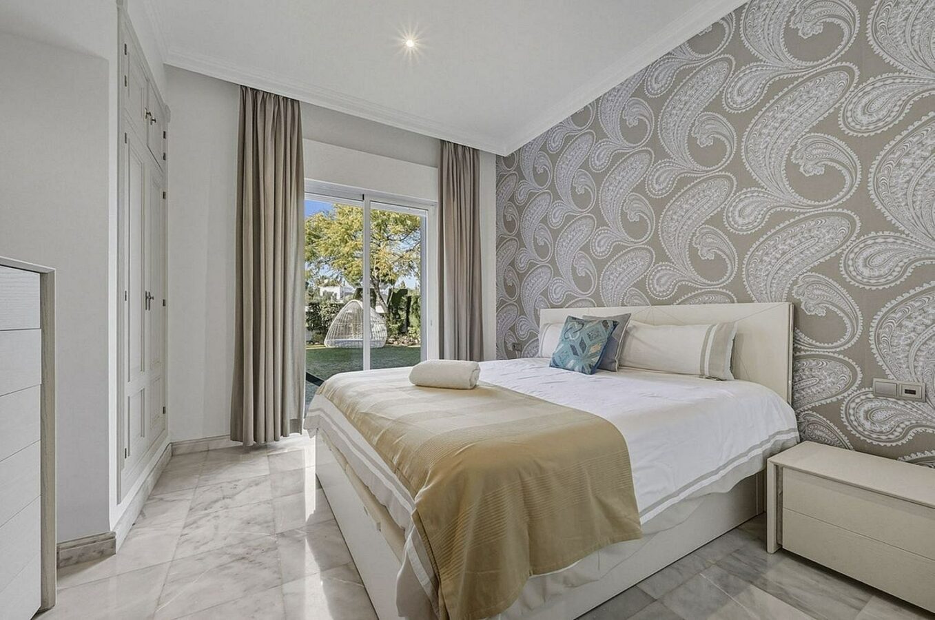 Five bedroom frontline golf villa Guadalmina Alta San Pedro