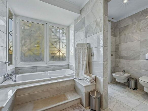 Five bedroom frontline golf villa Guadalmina Alta San Pedro