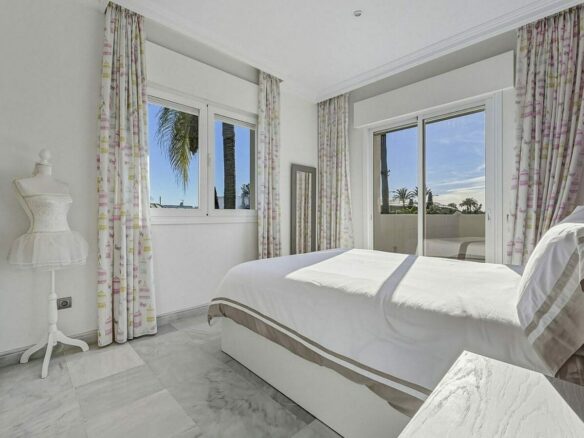 Five bedroom frontline golf villa Guadalmina Alta San Pedro
