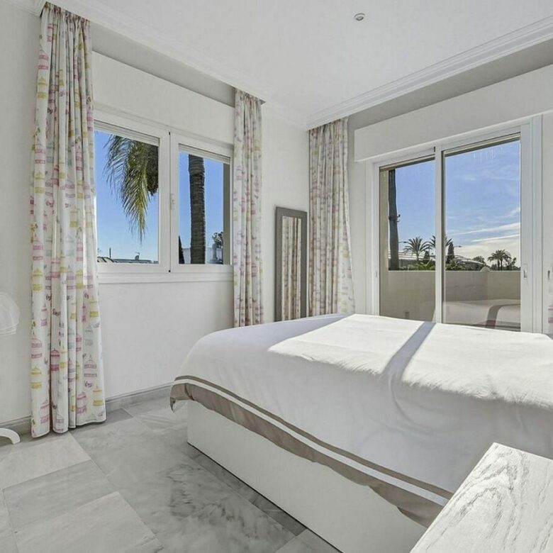 Five bedroom frontline golf villa Guadalmina Alta San Pedro