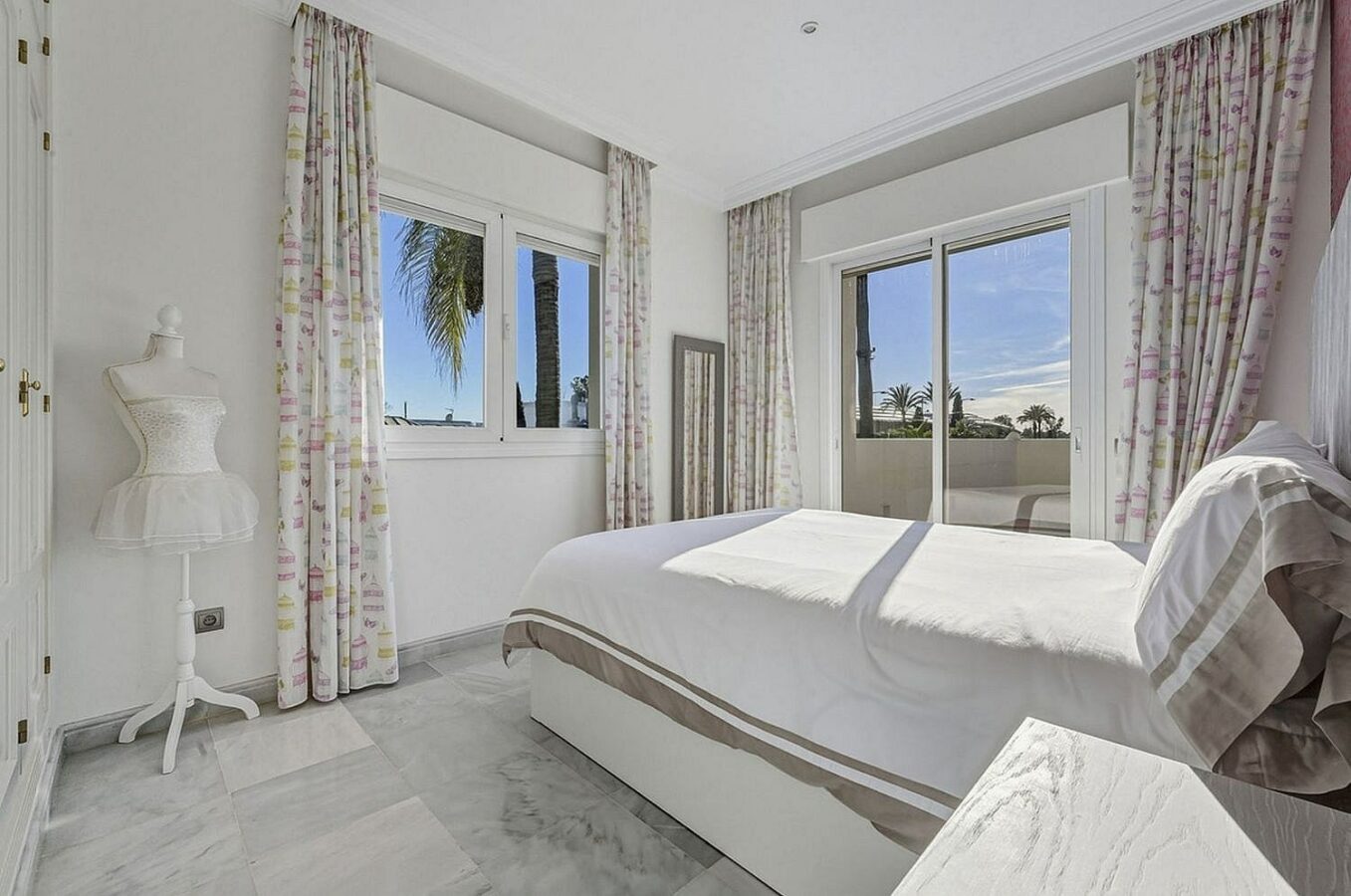 Five bedroom frontline golf villa Guadalmina Alta San Pedro