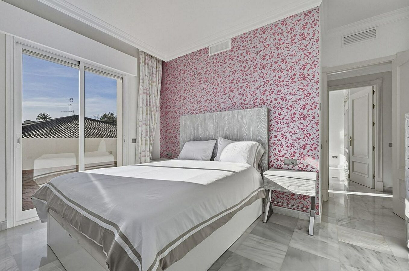 Five bedroom frontline golf villa Guadalmina Alta San Pedro