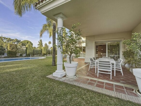 Five bedroom frontline golf villa Guadalmina Alta San Pedro